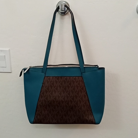 Michael kors purse - Picture 9 of 11